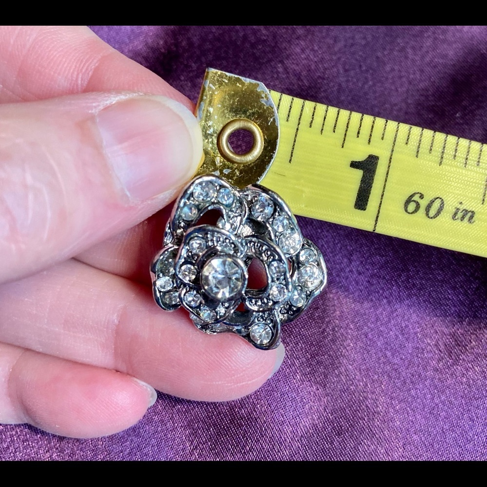 🌟Large Rhinestone Flower Ring🌟 - Picture 6 of 6